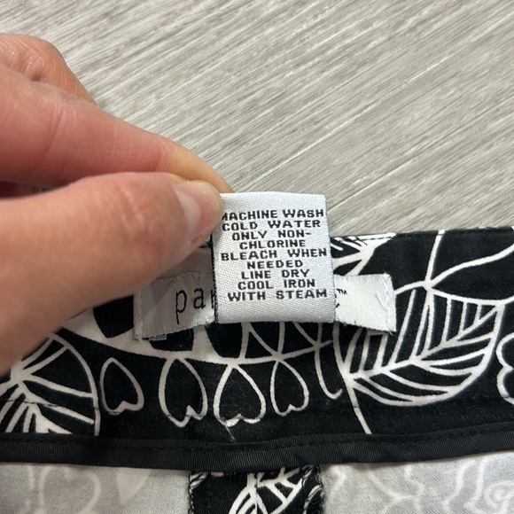 Paraphrase • floral printed cropped pants - Picture 10 of 10